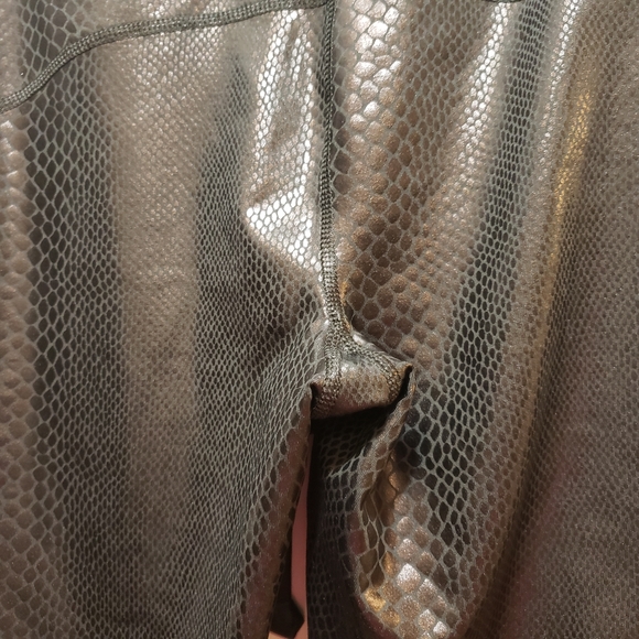 Ki Pro Performance Cropped Coated  Leggings Snakeskin Large - Picture 7 of 11